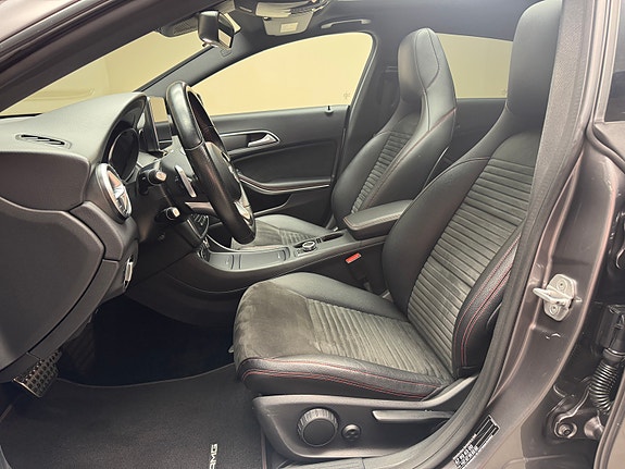 Mercedes-Benz CLA180 11 of 30