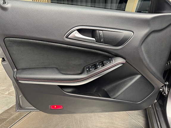Mercedes-Benz CLA180 10 of 30