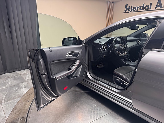 Mercedes-Benz CLA180 9 of 30