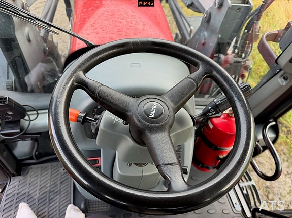 2011 Valtra 8670 4x4 traktor m/ frontlaster og front PTO 29 of 30