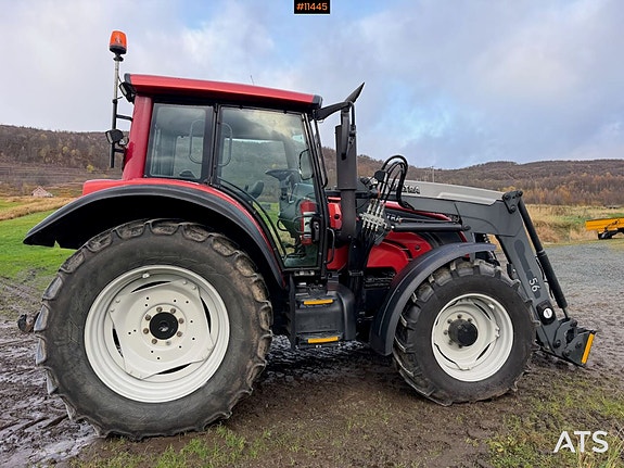 2011 Valtra 8670 4x4 traktor m/ frontlaster og front PTO 7 of 30