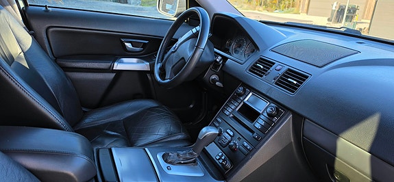 Volvo XC90 7 of 11