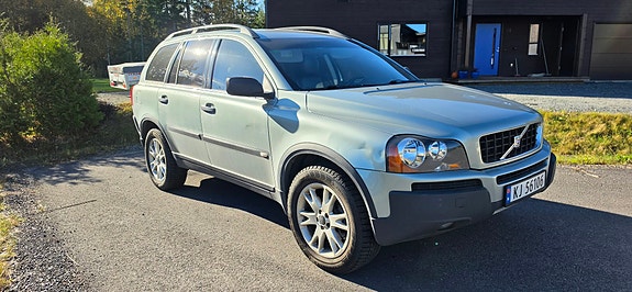 Volvo XC90 2 of 11