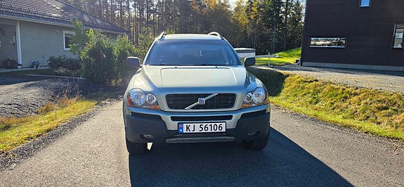 Volvo XC90 3 of 11
