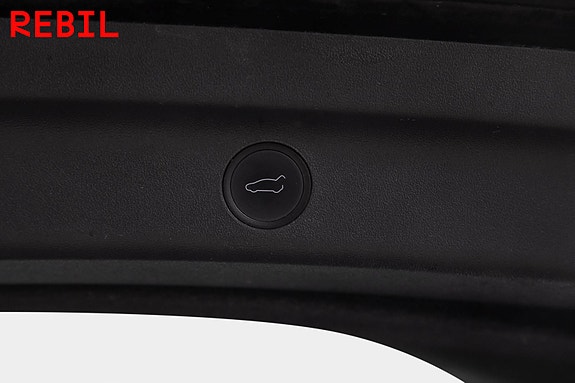 Tesla Model Y 27 of 29