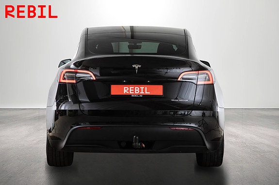 Tesla Model Y 6 of 29