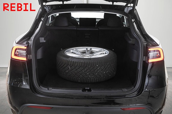 Tesla Model Y 26 of 29