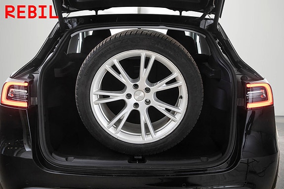 Tesla Model Y 25 of 29