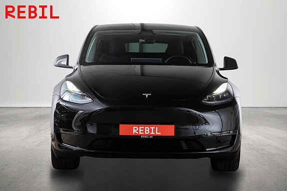 Tesla Model Y 3 of 29