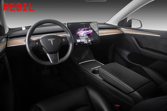 Tesla Model Y 8 of 29