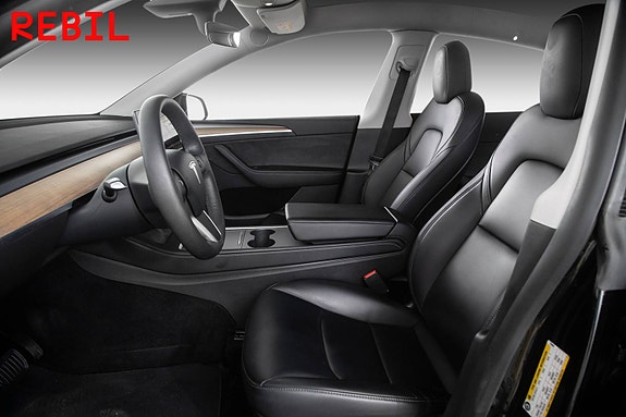 Tesla Model Y 9 of 29