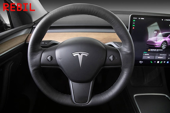 Tesla Model Y 11 of 29