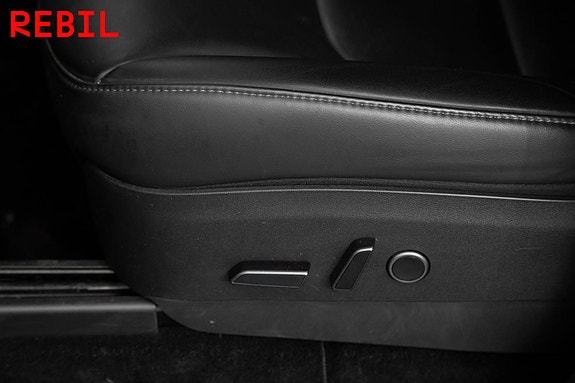 Tesla Model Y 23 of 29