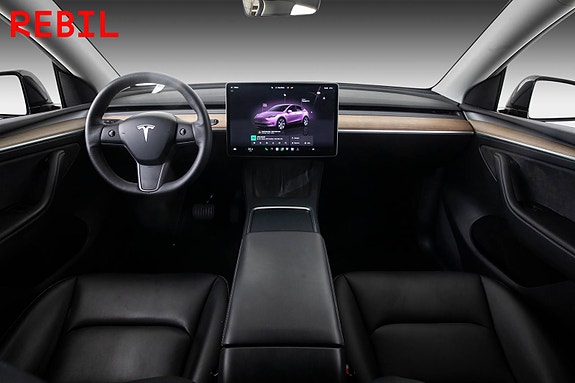 Tesla Model Y 10 of 29