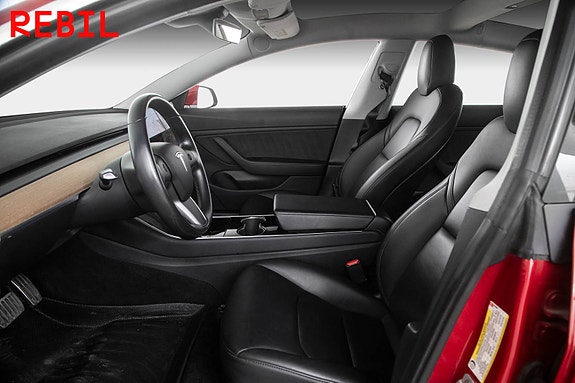 Tesla Model 3 8 of 26