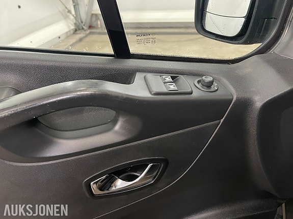 Opel Vivaro 8 of 30