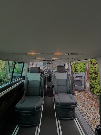 Volkswagen Multivan 9 of 13