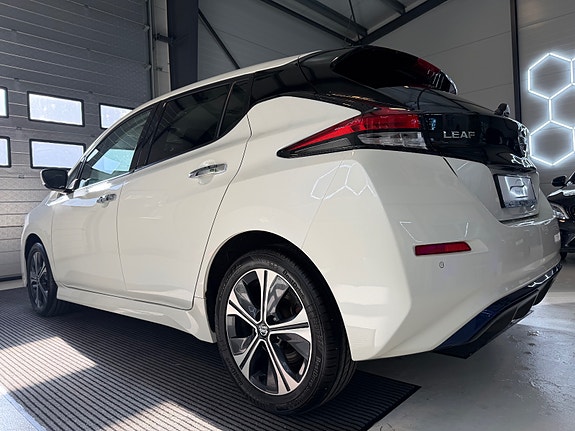 Nissan Leaf 8 of 28