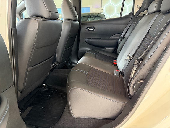 Nissan Leaf 11 of 28