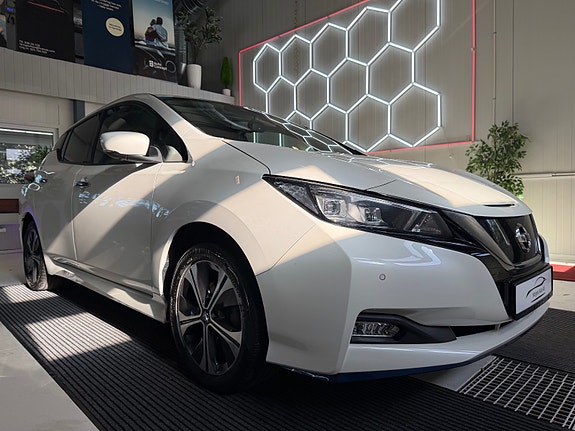 Nissan Leaf 3 of 28