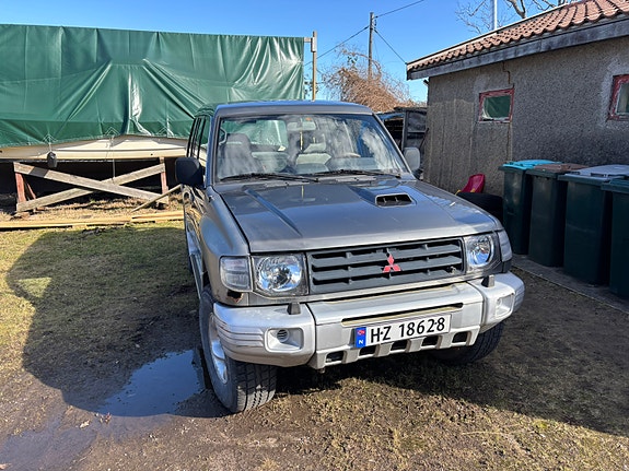Mitsubishi Pajero 4 of 11