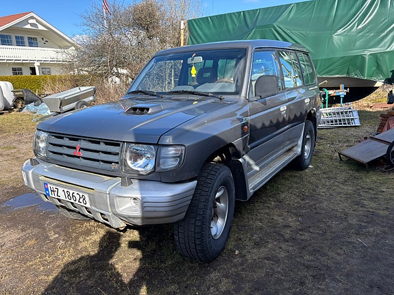 Mitsubishi Pajero 6 of 11
