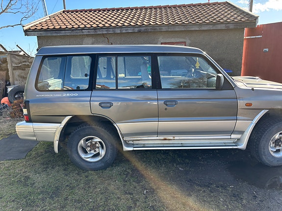 Mitsubishi Pajero 9 of 11