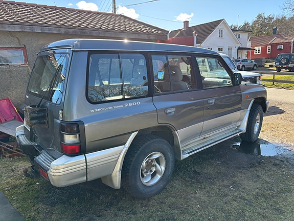 Mitsubishi Pajero 8 of 11