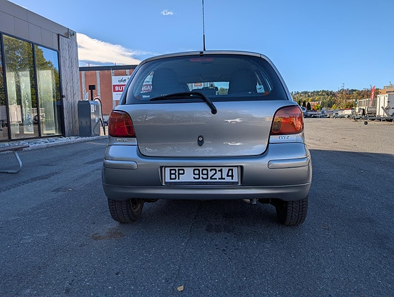 Toyota Yaris 4 of 15