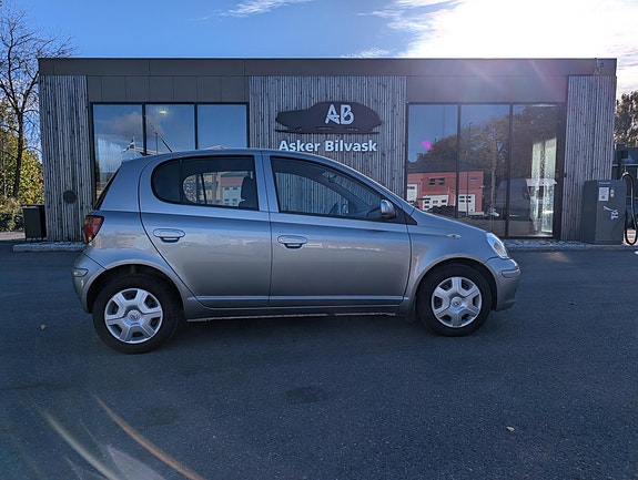 Toyota Yaris 3 of 15
