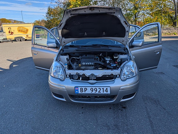 Toyota Yaris 9 of 15