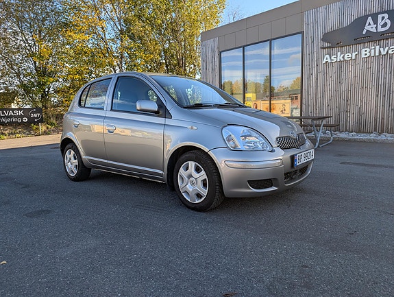Toyota Yaris 2 of 15