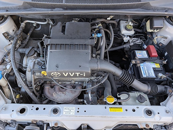 Toyota Yaris 10 of 15