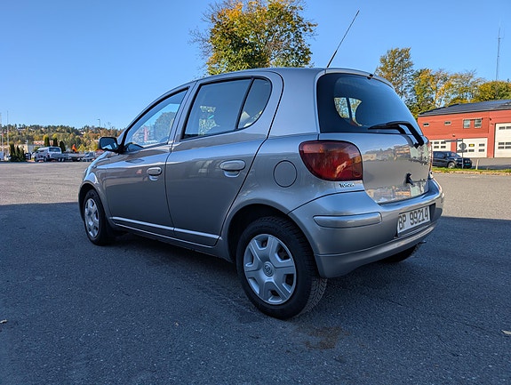Toyota Yaris 5 of 15