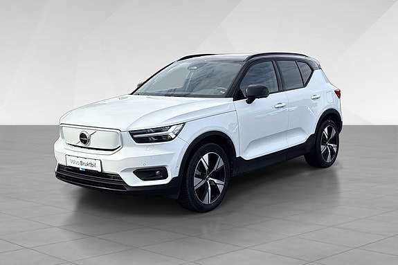 Volvo XC40 3 of 17