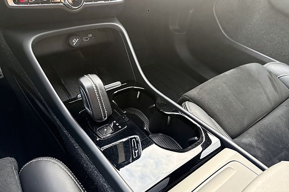 Volvo XC40 17 of 17