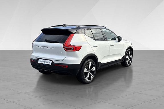 Volvo XC40 6 of 17