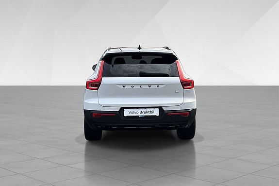 Volvo XC40 5 of 17