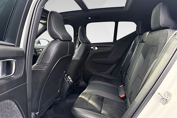 Volvo XC40 8 of 17