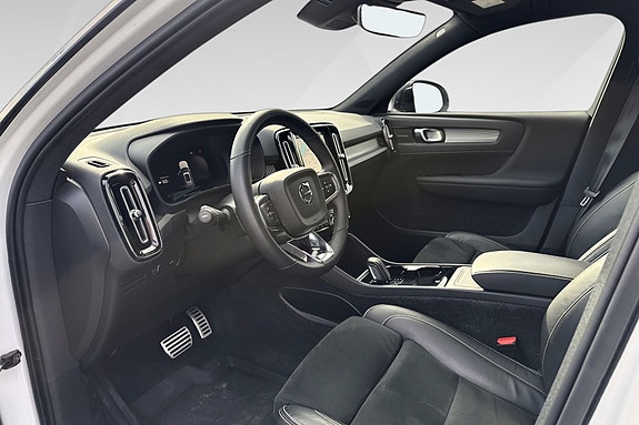 Volvo XC40 13 of 17