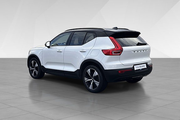 Volvo XC40 4 of 17