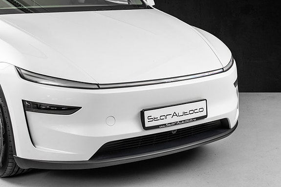 Tesla Model Y 2 of 30