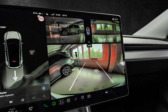 Tesla Model Y 26 of 30
