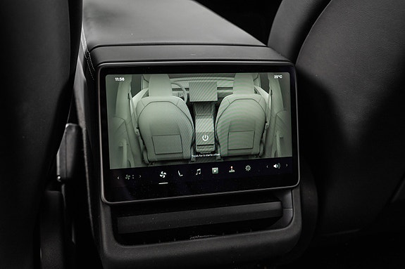 Tesla Model Y 14 of 30