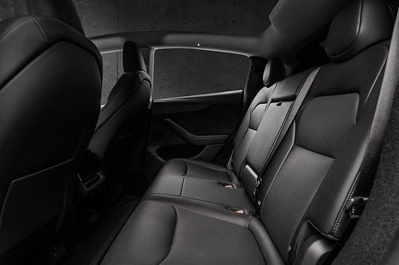 Tesla Model Y 13 of 30