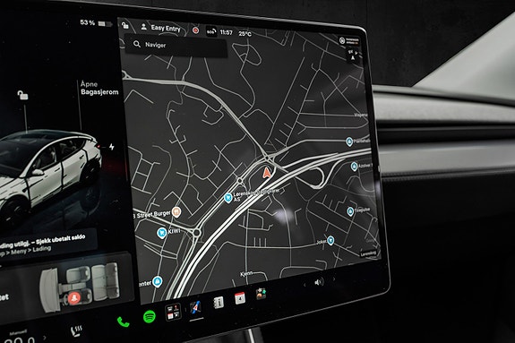 Tesla Model Y 23 of 30