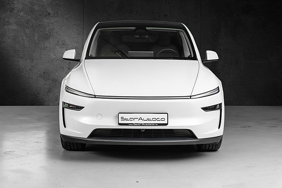 Tesla Model Y 3 of 30