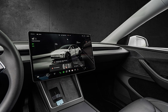 Tesla Model Y 21 of 30