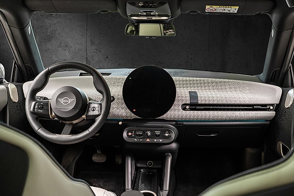 MINI Cooper SE 14 of 30