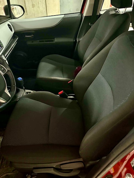 Toyota Yaris 19 of 25